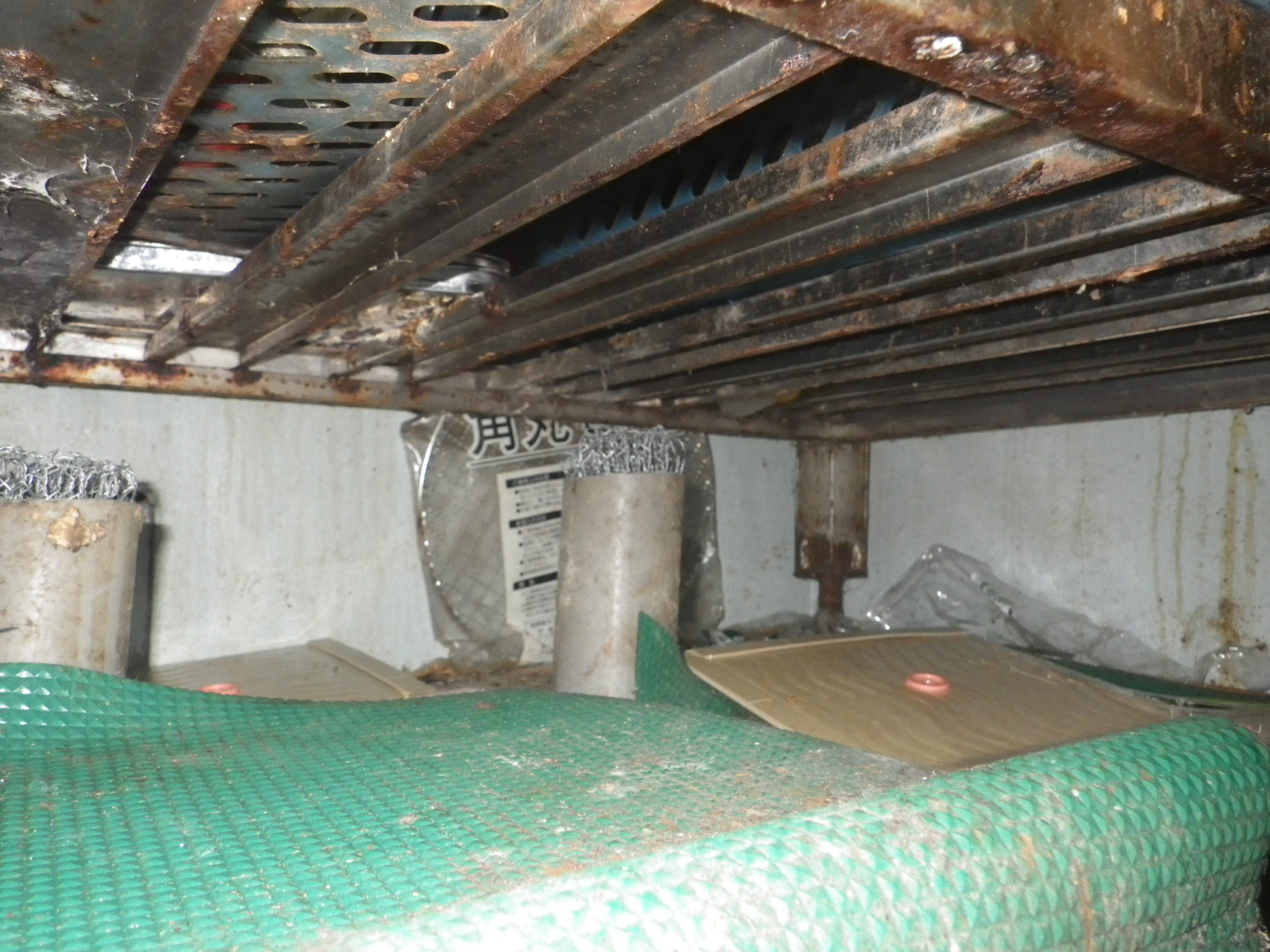 天井裏塩ビ管からの侵入口作業後
